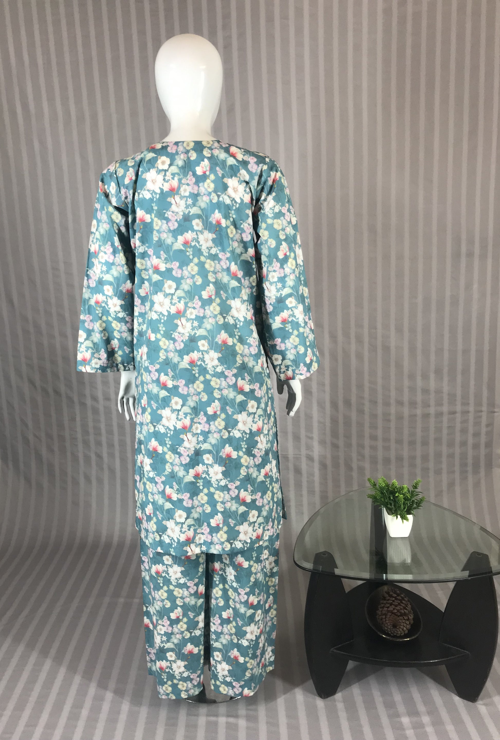 2-piece lawn co-ord with floral design